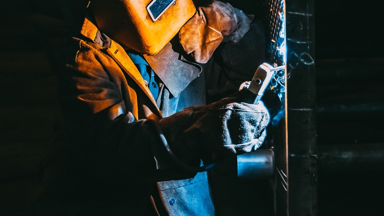 What a Full-Service Steel Supplier Actually Provides vs What You Have to Manage Yourself